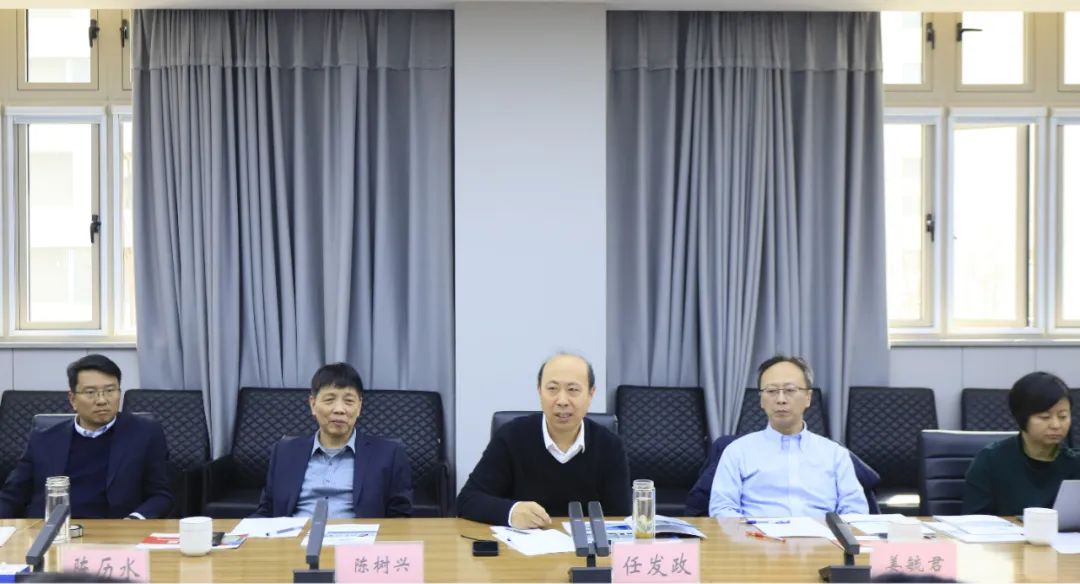 花花牛乳業(yè)集團黨委書記、董事長唐洪峰一行赴中原食品實驗室同中國工程院院士、中原食品實驗室主任任發(fā)政座談交流