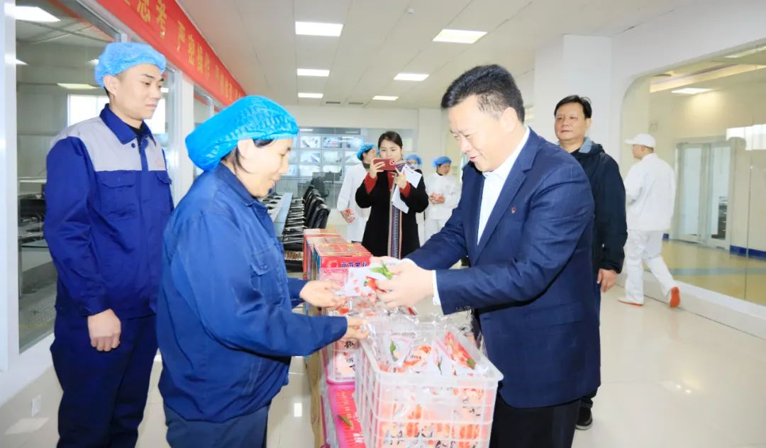 新春慰問送關(guān)懷——集團黨委書記、董事長慰問春節(jié)期間堅守崗位的一線職工