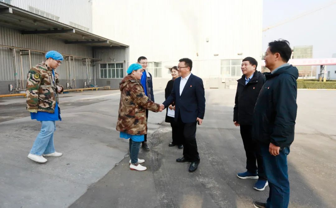 新春慰問送關(guān)懷——集團黨委書記、董事長慰問春節(jié)期間堅守崗位的一線職工