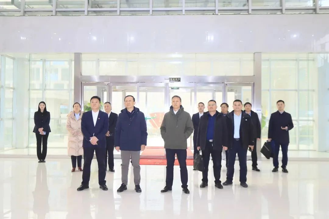 省政府國資委黨委書記、主任李濤一行到花花牛乳業(yè)集團(tuán)調(diào)研