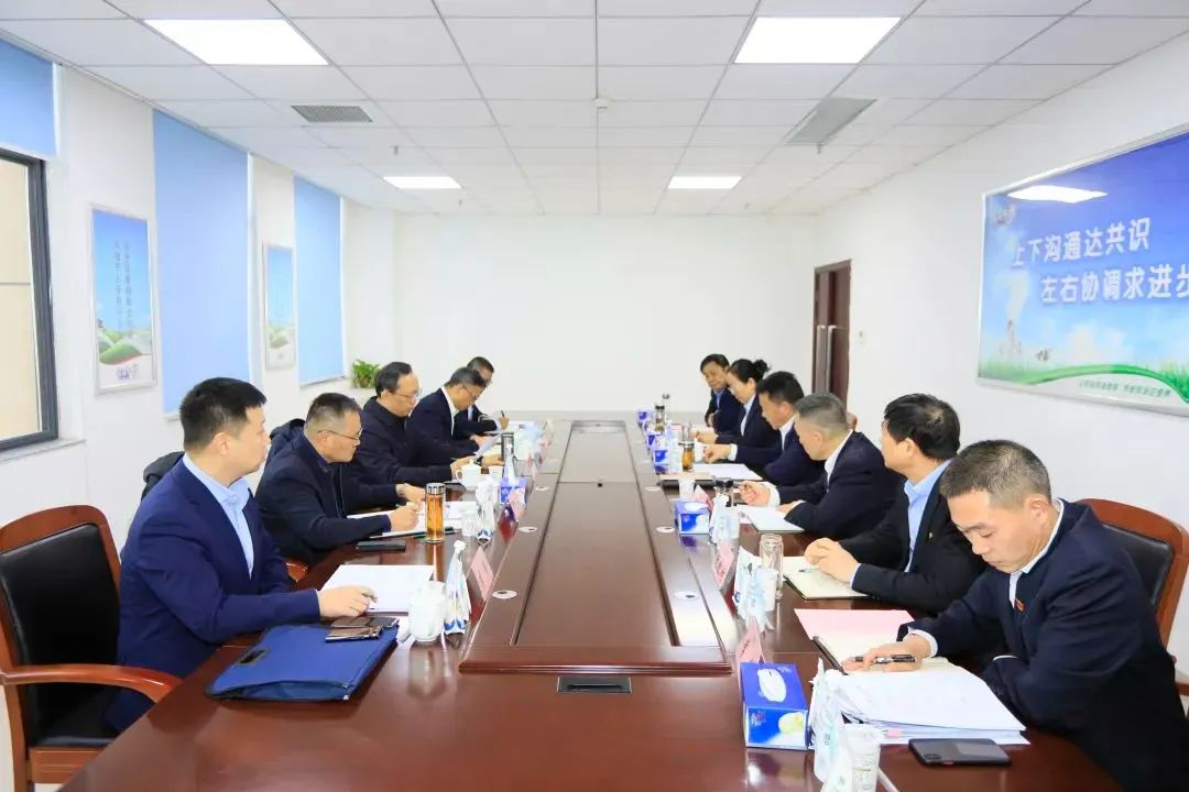 省政府國資委黨委書記、主任李濤一行到花花牛乳業(yè)集團(tuán)調(diào)研
