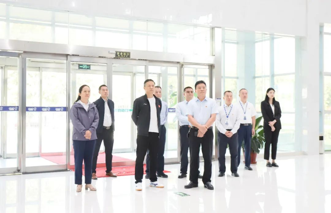 快樂(lè)過(guò)“雙節(jié)”，安全不放假｜河南農(nóng)投集團(tuán)黨委書記、董事長(zhǎng)李曉寰一行蒞臨花花牛乳業(yè)集團(tuán)開展“雙節(jié)”安全生產(chǎn)大檢查活動(dòng)并慰問(wèn)一線職工、