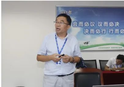 繼往開(kāi)來(lái) · 再創(chuàng)輝煌 | 花花牛乳業(yè)集團(tuán)召開(kāi)9月?tīng)I(yíng)銷(xiāo)、養(yǎng)殖及飼料月度經(jīng)營(yíng)工作會(huì)議