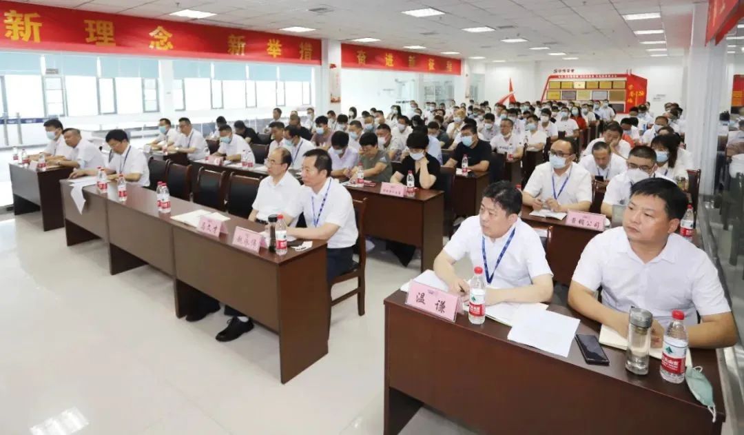 鼓足干勁·再創(chuàng)輝煌 | 花花牛乳業(yè)集團(tuán)召開(kāi)經(jīng)銷(xiāo)商座談會(huì)