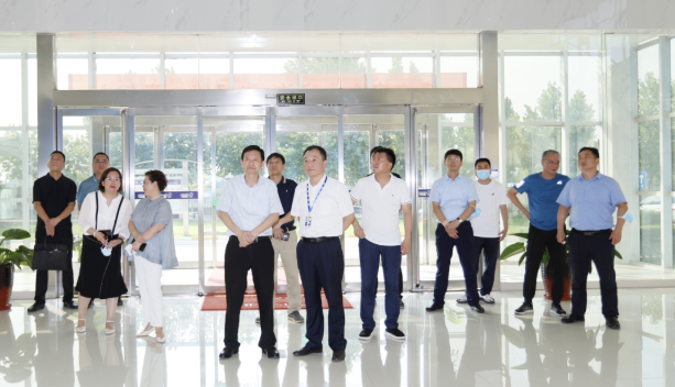 快訊|鄭州市二七區(qū)委副書記、區(qū)長虎榮鑫蒞臨河南花花牛乳業(yè)集團調(diào)研