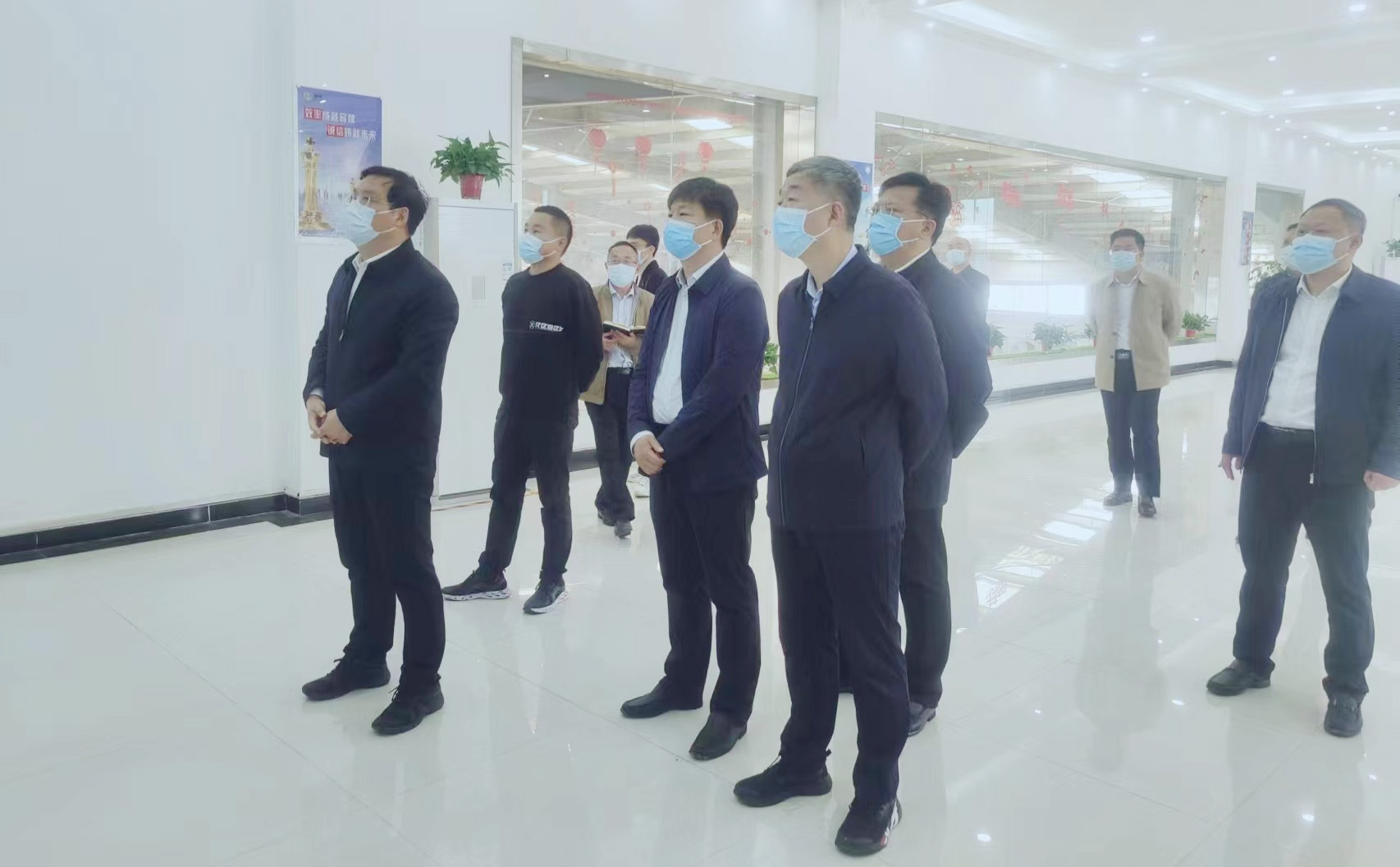 駐馬店市委副書(shū)記、市長(zhǎng)李躍勇一行 蒞臨花花牛乳業(yè)集團(tuán)新蔡豫信瑞亞牧場(chǎng)調(diào)研