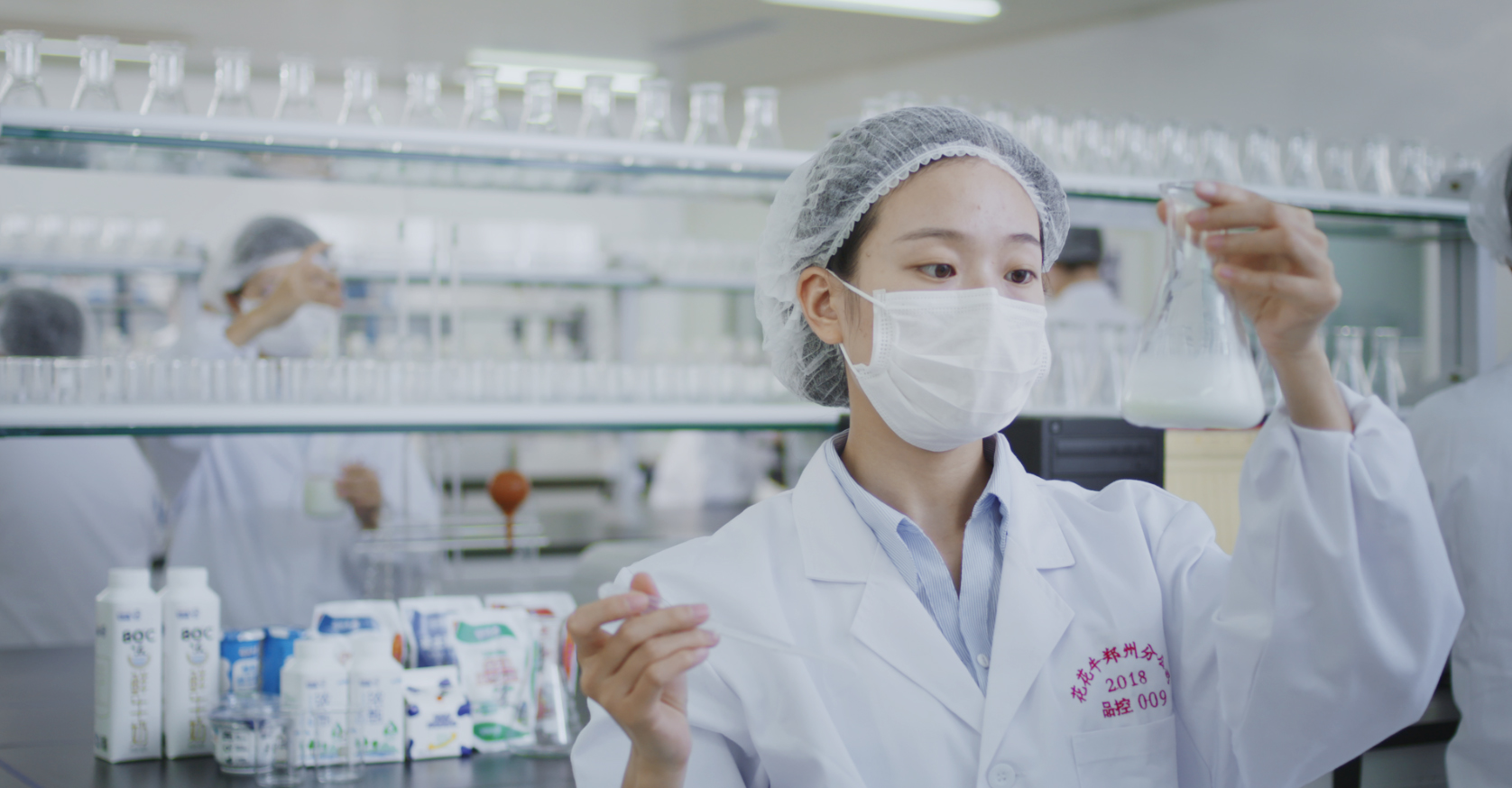 榮膺乳業(yè)三大金獎(jiǎng)，花花牛以產(chǎn)業(yè)融合發(fā)展推進(jìn)奶業(yè)高質(zhì)量發(fā)展