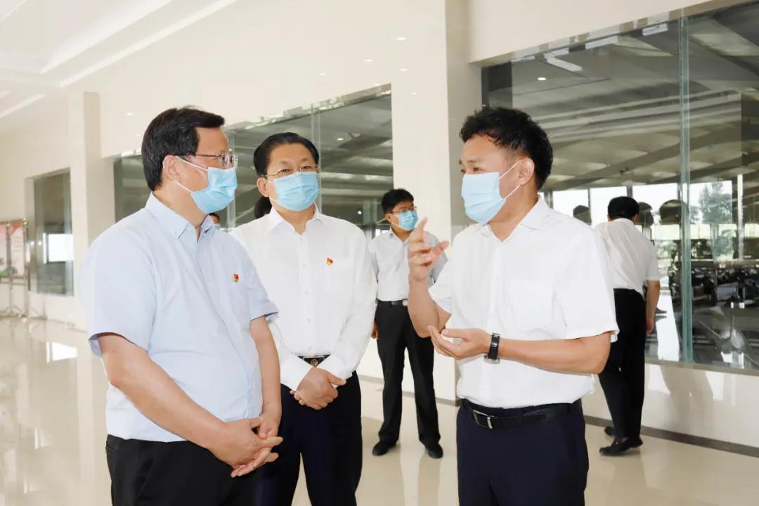 快訊 | 河南省委常委、省紀(jì)委書記、省監(jiān)委主任任正曉蒞臨花花牛乳業(yè)集團(tuán)新蔡瑞亞牧場(chǎng)調(diào)研