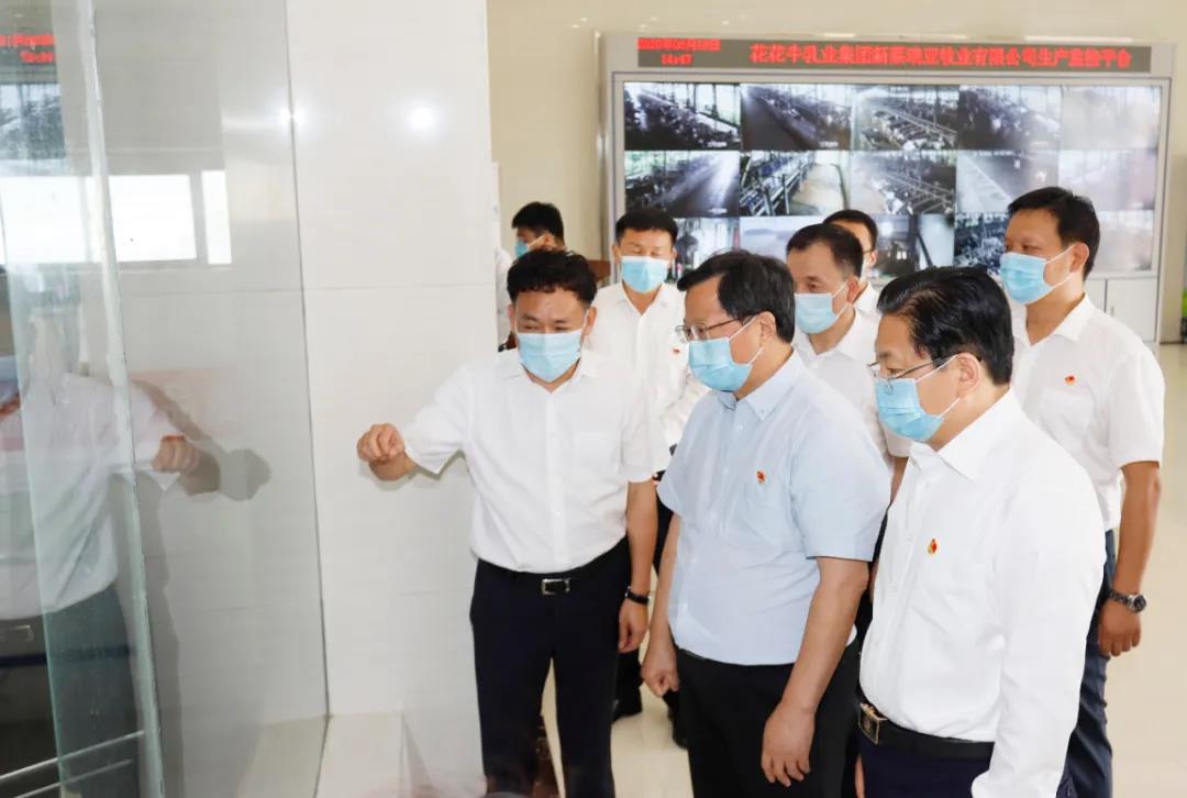 快訊 | 河南省委常委、省紀(jì)委書記、省監(jiān)委主任任正曉蒞臨花花牛乳業(yè)集團(tuán)新蔡瑞亞牧場(chǎng)調(diào)研