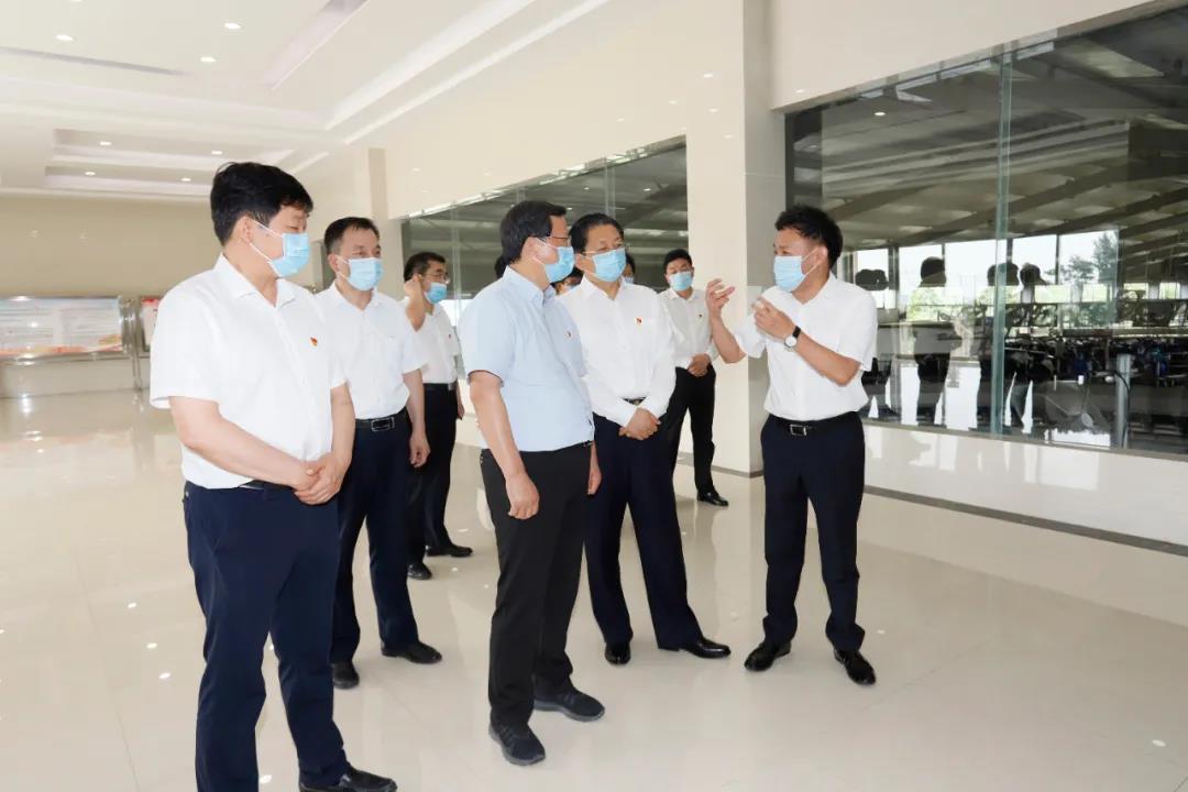 快訊 | 河南省委常委、省紀(jì)委書記、省監(jiān)委主任任正曉蒞臨花花牛乳業(yè)集團(tuán)新蔡瑞亞牧場(chǎng)調(diào)研