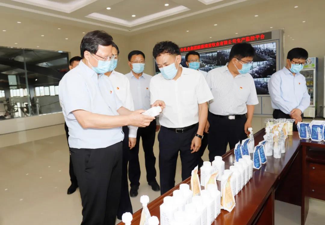 快訊 | 河南省委常委、省紀(jì)委書記、省監(jiān)委主任任正曉蒞臨花花牛乳業(yè)集團(tuán)新蔡瑞亞牧場(chǎng)調(diào)研