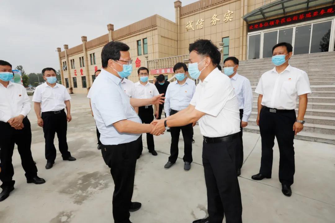 快訊 | 河南省委常委、省紀(jì)委書記、省監(jiān)委主任任正曉蒞臨花花牛乳業(yè)集團(tuán)新蔡瑞亞牧場(chǎng)調(diào)研