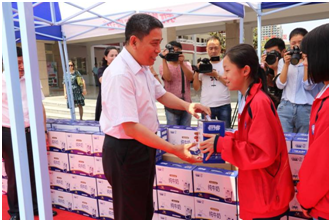 “健康中原，牛奶伴您行——花花牛乳業(yè)集團2018中國小康牛奶行動” 公益助學(xué)啟動儀式隆重舉行