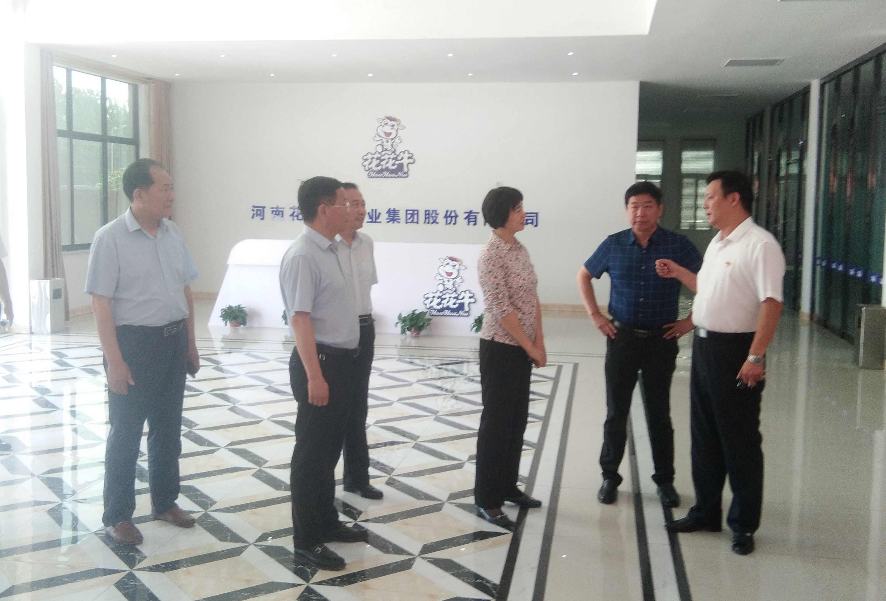 駐馬店市委常委、統(tǒng)戰(zhàn)部長(zhǎng)姚新文 蒞臨花花牛乳業(yè)集團(tuán)總部調(diào)研