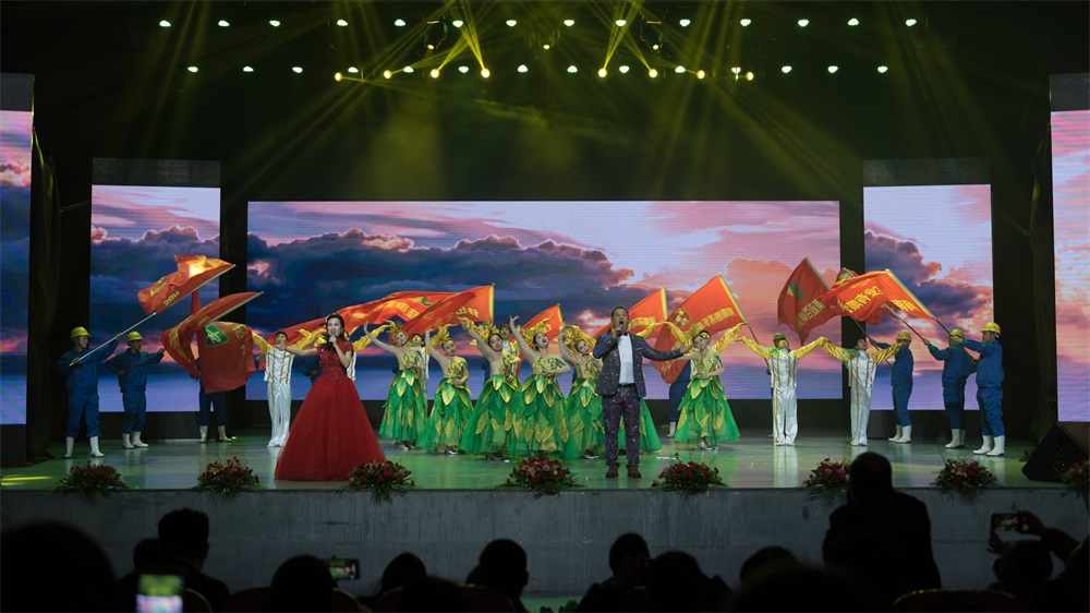 “不忘初心、聚力前行” 花花牛集團(tuán)2018迎新春聯(lián)歡會隆重舉行