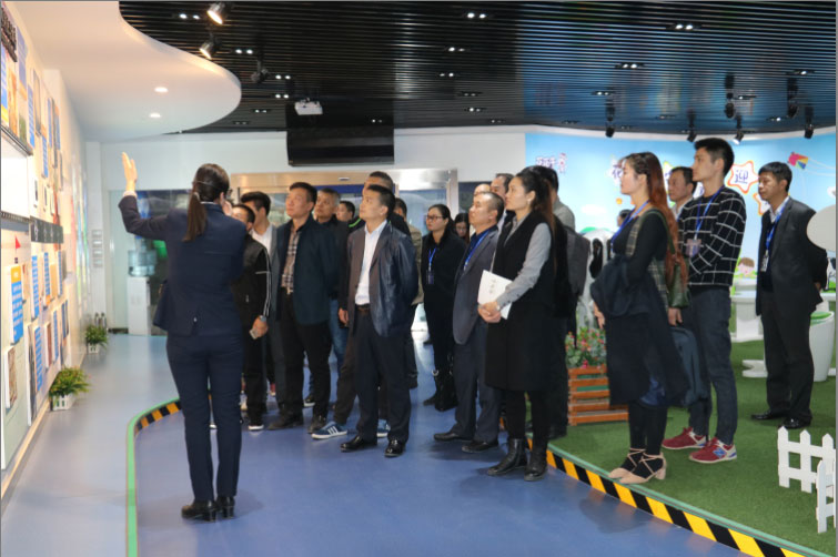 商界領(lǐng)袖俱樂部精英參訪花花牛！