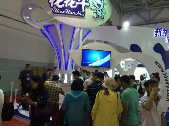 花花牛牛氣沖天！農(nóng)業(yè)部長品嘗“領(lǐng)暢”點贊，又獲國際奶業(yè)平臺青睞