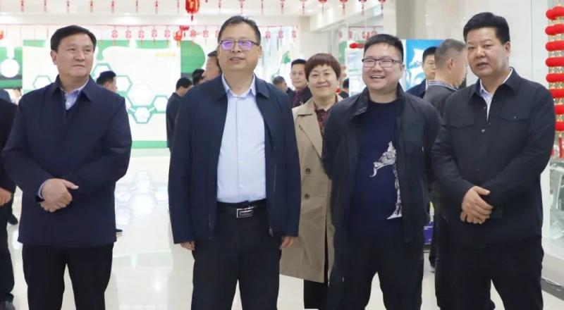 花花牛丨駐馬店市遂平縣政協(xié)黨組書記、主席張衛(wèi)東一行蒞臨花花牛魯山瑞亞牧場參觀