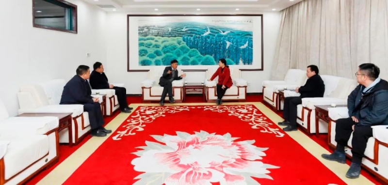 發(fā)揮產(chǎn)業(yè)優(yōu)勢 助力鄉(xiāng)村振興 | 民權縣委副書記、縣長王靜嫻會見關曉彥董事長一行