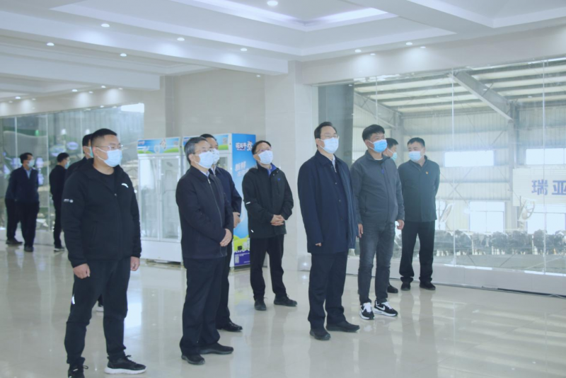 河南省人大常委會黨組書記、副主任孔昌生蒞臨花花牛魯山瑞亞牧場參觀調(diào)研