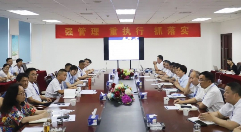 勇?lián)姑な卣齽?chuàng)新｜花花牛乳業(yè)集團(tuán)召開營銷、養(yǎng)殖及飼料月度經(jīng)營工作會議