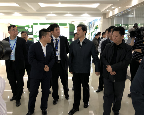 河南省委副書記、省長陳潤兒一行蒞臨 花花牛集團魯山瑞亞牧業(yè)有限公司視察調(diào)研