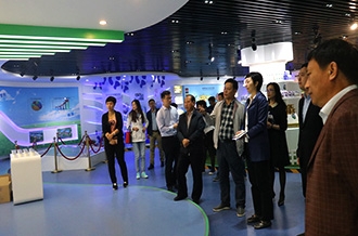 鄭州市二七區(qū)區(qū)委、統(tǒng)戰(zhàn)部部長王玉紅蒞臨花花牛生物科技有限公司參觀指導(dǎo)