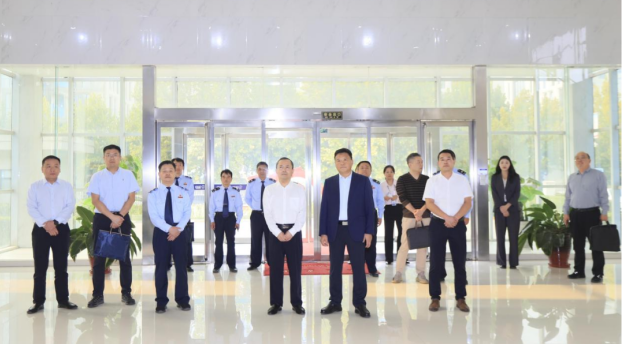 鄭州市稅務局黨委書記曹學勝一行蒞臨河南花花牛乳業(yè)集團參觀調(diào)研